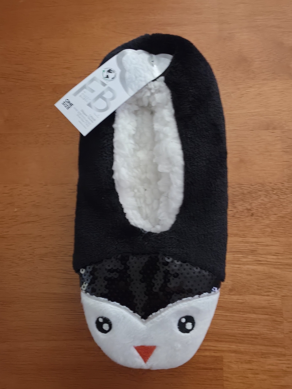 Fuzzy Babba Penguin Slippers. Women's 7-9.5
